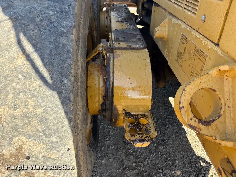 image for item EV2973 1999 Caterpillar 140H motor grader