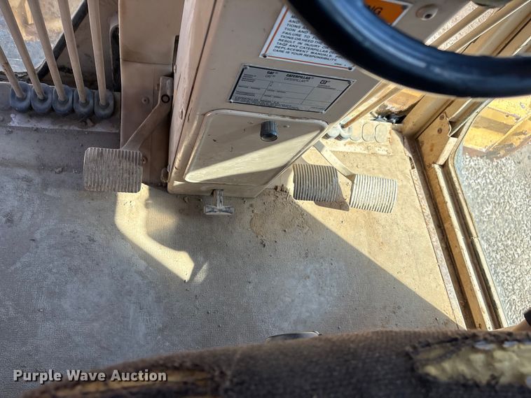 image for item EV2973 1999 Caterpillar 140H motor grader