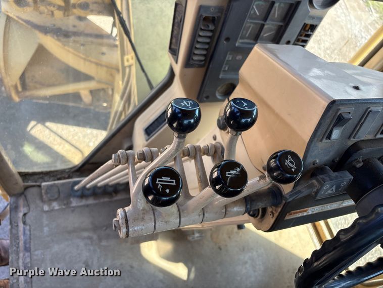 image for item EV2973 1999 Caterpillar 140H motor grader