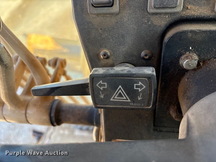 image for item EV2973 1999 Caterpillar 140H motor grader