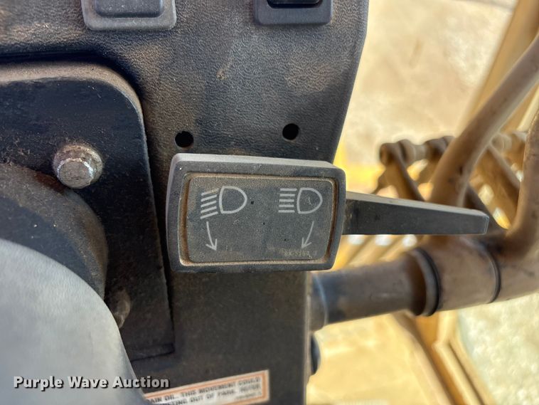 image for item EV2973 1999 Caterpillar 140H motor grader