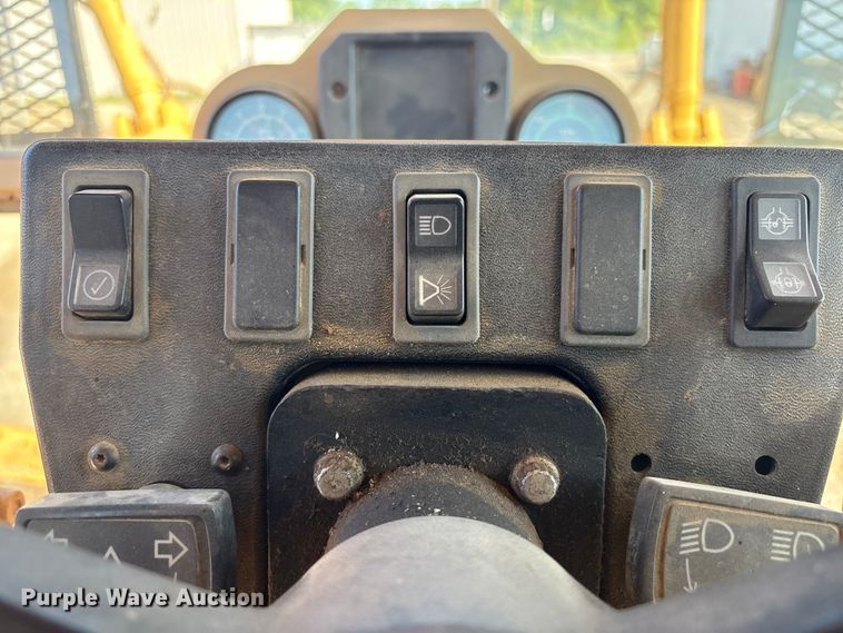 image for item EV2973 1999 Caterpillar 140H motor grader