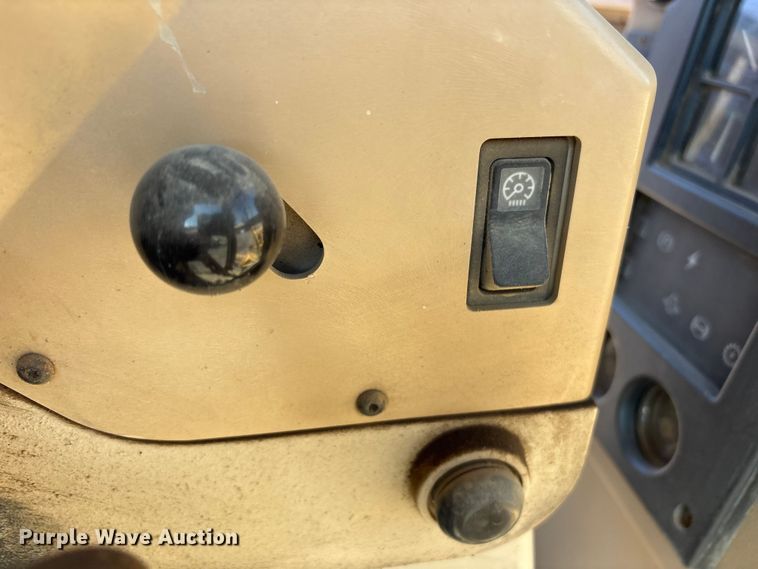 image for item EV2973 1999 Caterpillar 140H motor grader