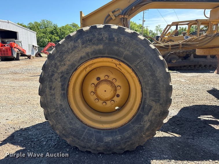 image for item EV2973 1999 Caterpillar 140H motor grader