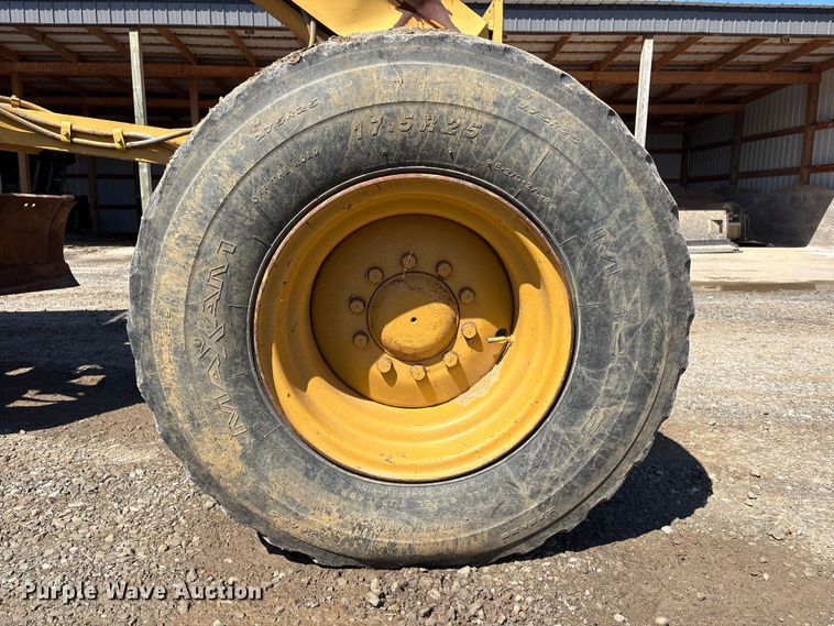 image for item EV2973 1999 Caterpillar 140H motor grader