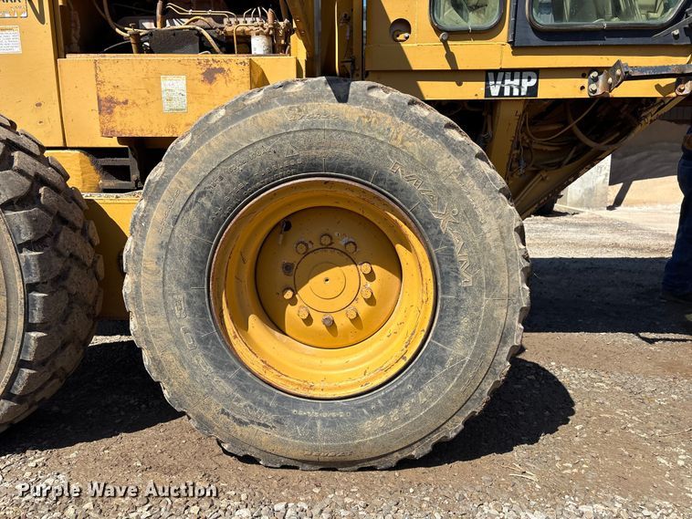 image for item EV2973 1999 Caterpillar 140H motor grader