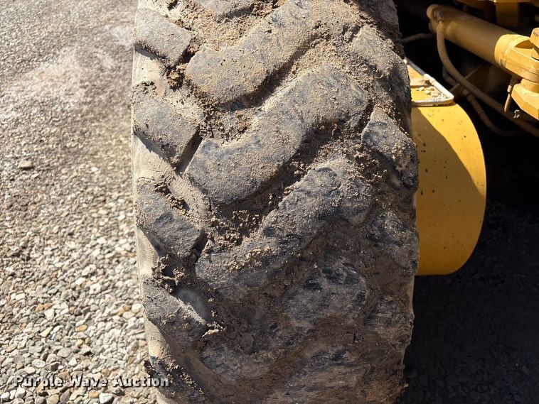 image for item EV2973 1999 Caterpillar 140H motor grader