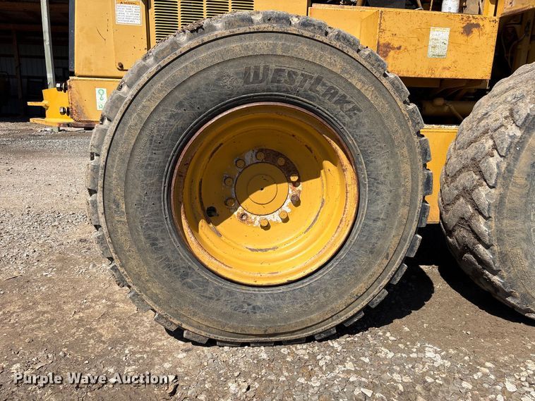 image for item EV2973 1999 Caterpillar 140H motor grader