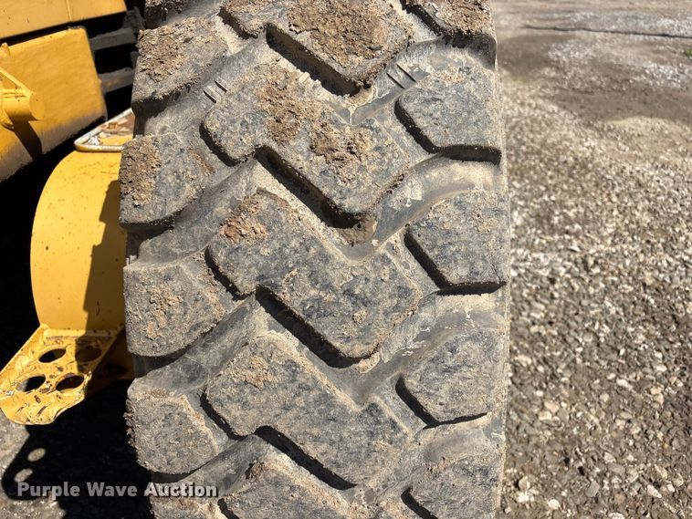 image for item EV2973 1999 Caterpillar 140H motor grader