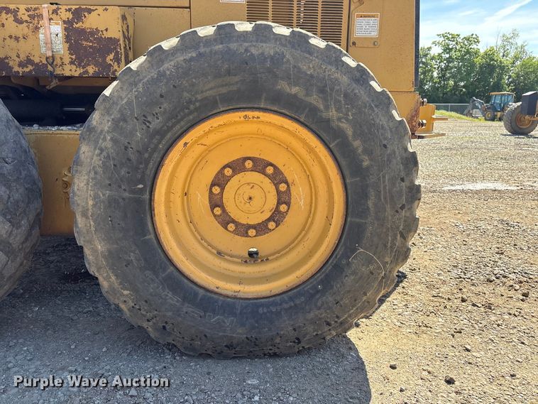 image for item EV2973 1999 Caterpillar 140H motor grader