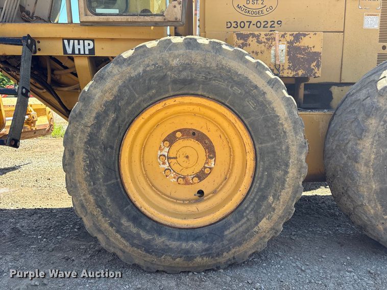 image for item EV2973 1999 Caterpillar 140H motor grader