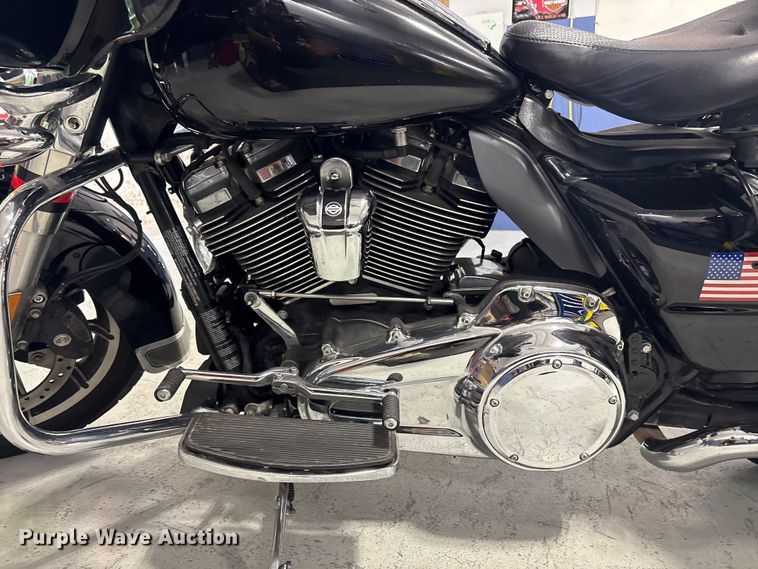image for item EV2986 2018 Harley-Davidson Police Electra Glide motorcycle