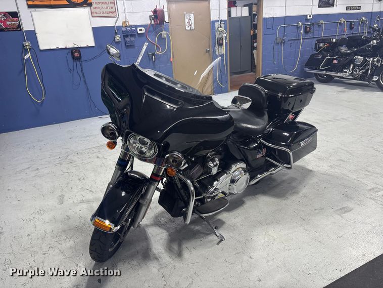 image for item EV2987 2017 Harley-Davidson Police Electra Glide motorcycle