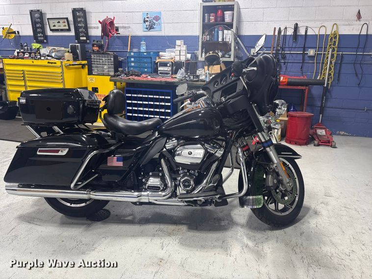 image for item EV2987 2017 Harley-Davidson Police Electra Glide motorcycle