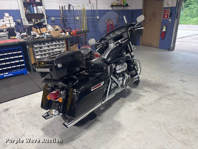 image for item EV2987 2017 Harley-Davidson Police Electra Glide motorcycle