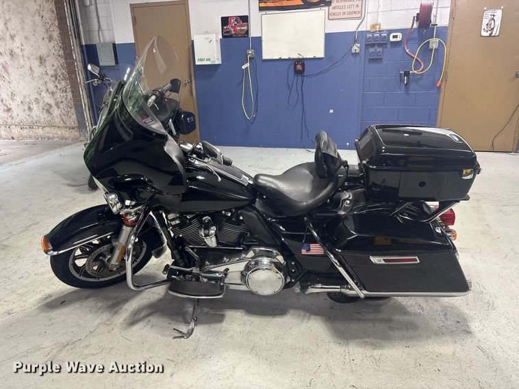 image for item EV2987 2017 Harley-Davidson Police Electra Glide motorcycle