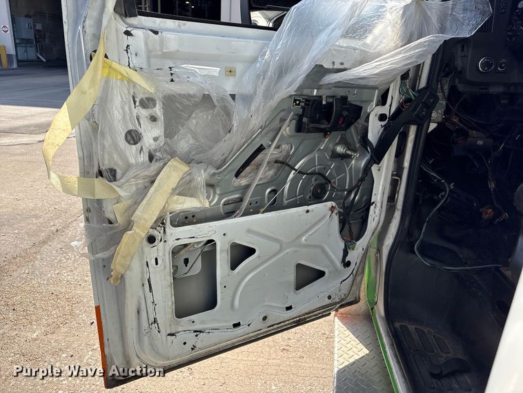 image for item EV2990 2016 Chevrolet Express shuttle bus
