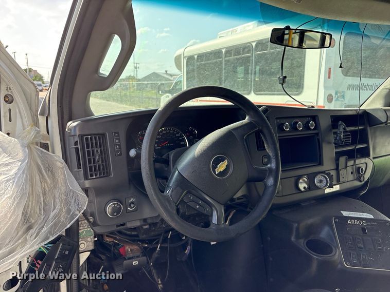 image for item EV2990 2016 Chevrolet Express shuttle bus