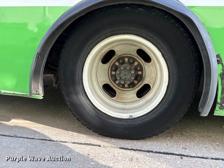 image for item EV2990 2016 Chevrolet Express shuttle bus