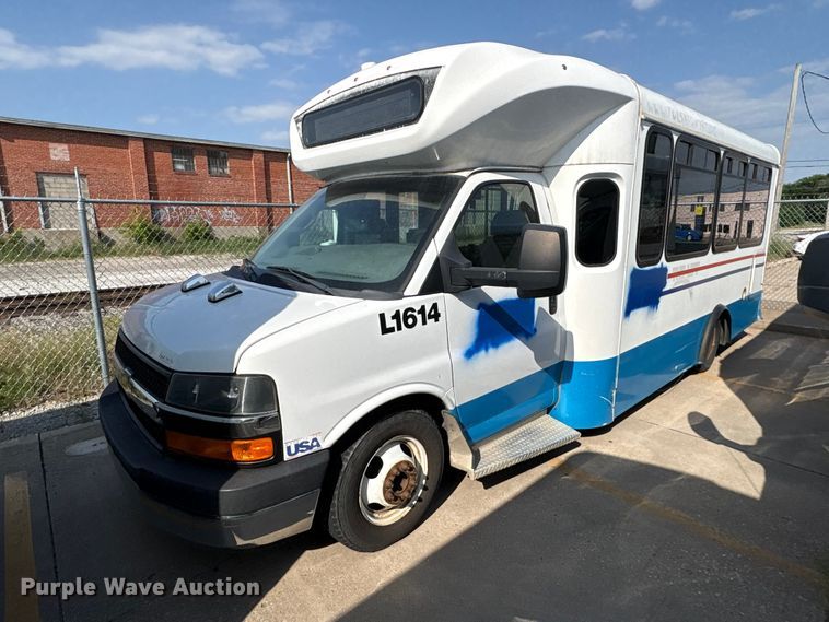 image for item EV2991 2016 Chevrolet Express shuttle bus