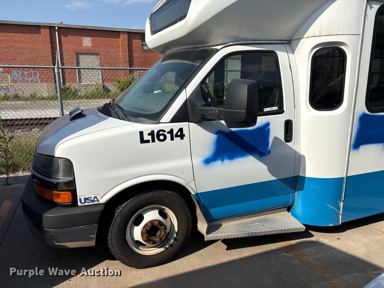image for item EV2991 2016 Chevrolet Express shuttle bus