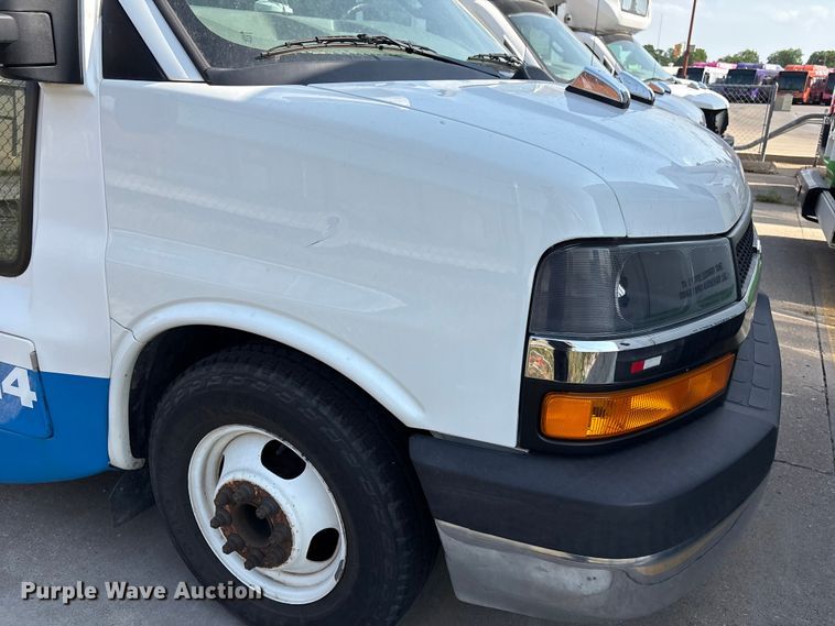 image for item EV2991 2016 Chevrolet Express shuttle bus
