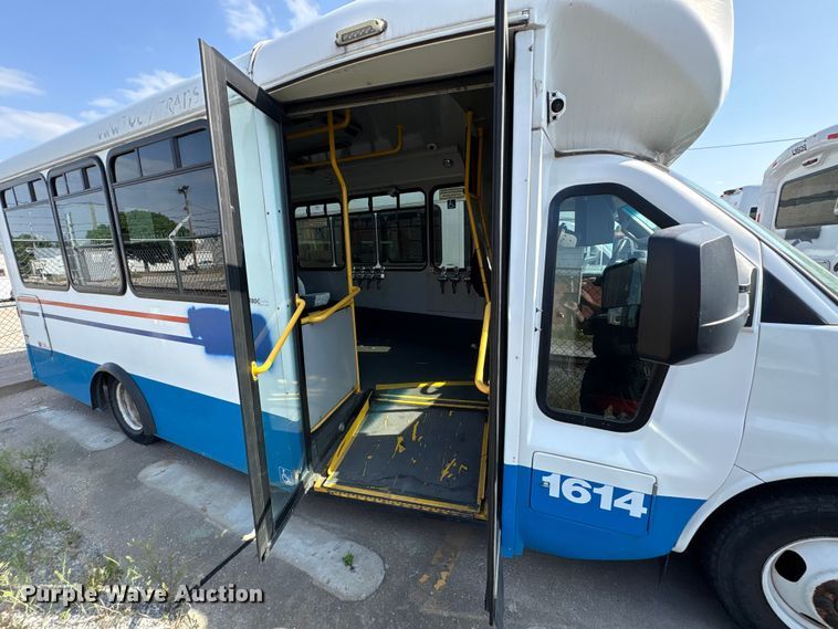 image for item EV2991 2016 Chevrolet Express shuttle bus
