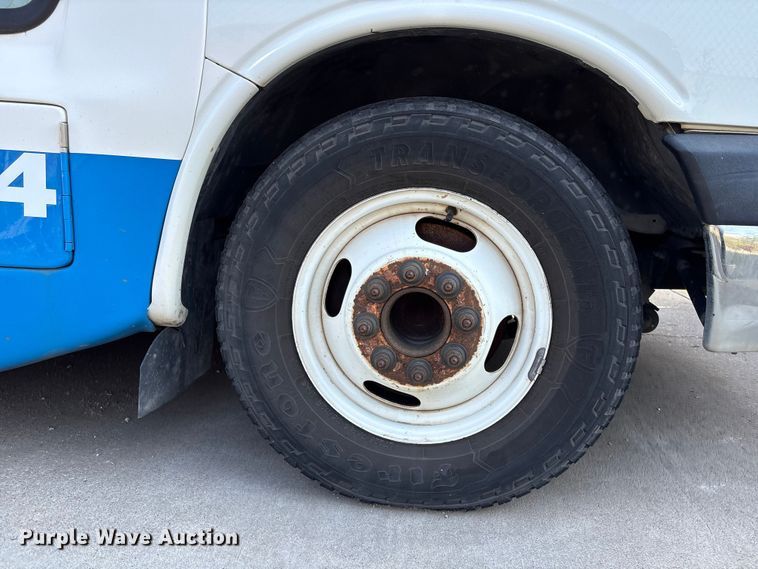 image for item EV2991 2016 Chevrolet Express shuttle bus