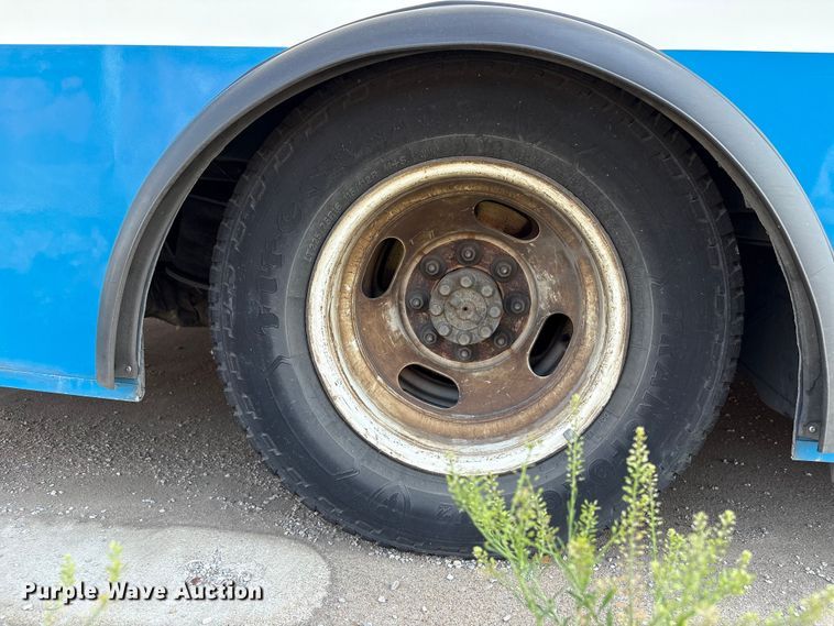 image for item EV2991 2016 Chevrolet Express shuttle bus