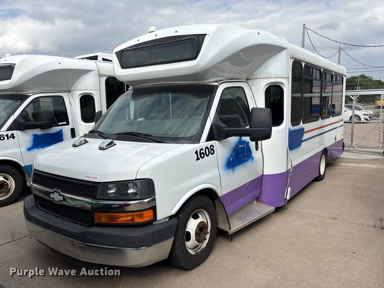 image for item EV2992 2016 Chevrolet Express shuttle bus