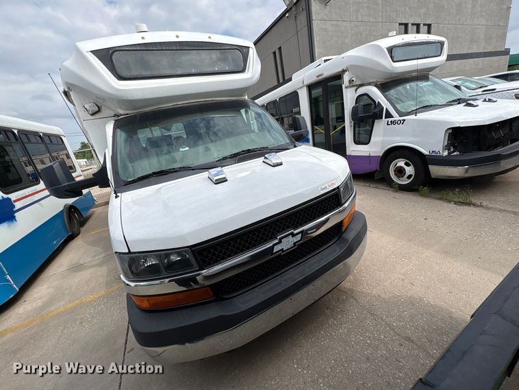 image for item EV2992 2016 Chevrolet Express shuttle bus