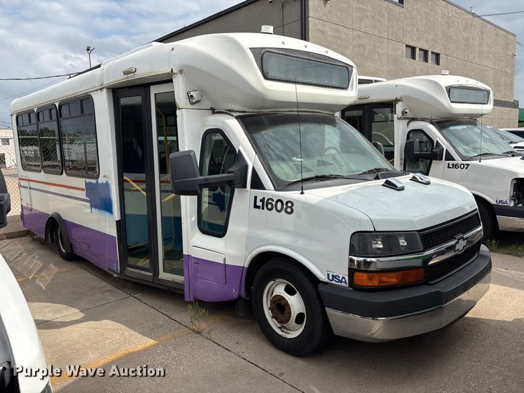 image for item EV2992 2016 Chevrolet Express shuttle bus