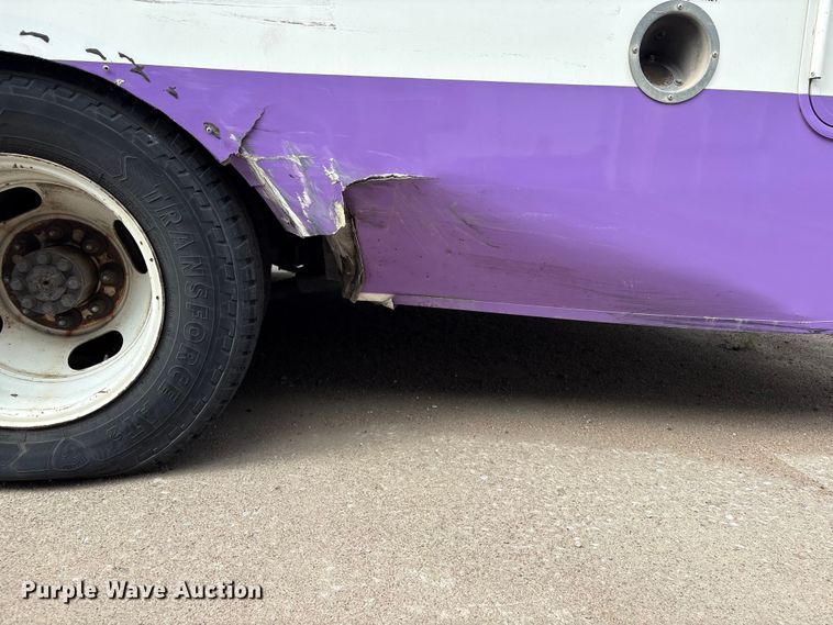 image for item EV2992 2016 Chevrolet Express shuttle bus
