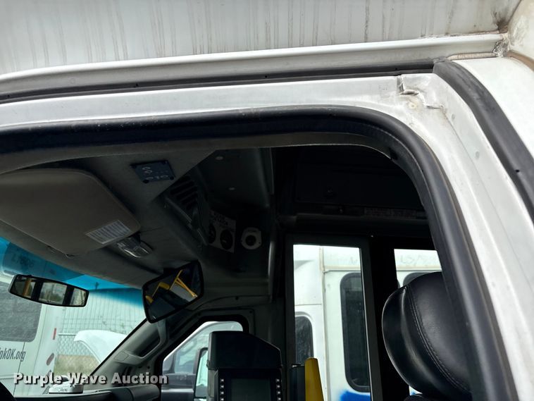 image for item EV2992 2016 Chevrolet Express shuttle bus
