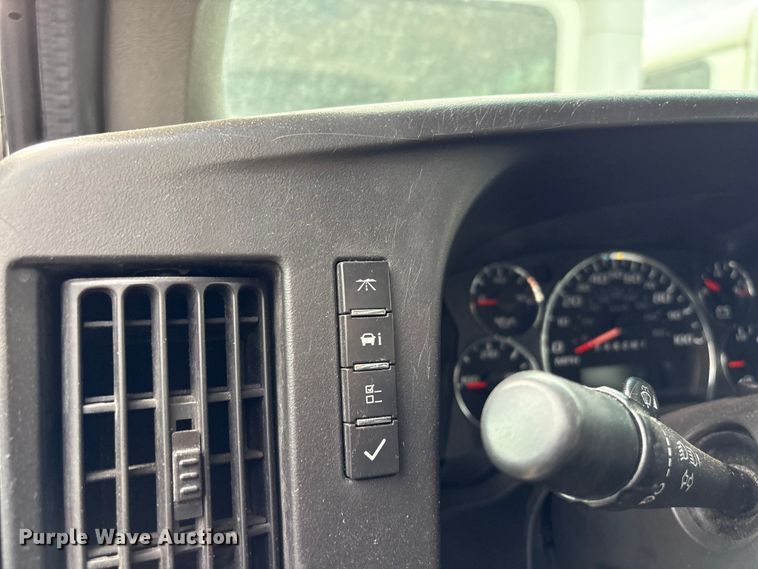 image for item EV2992 2016 Chevrolet Express shuttle bus