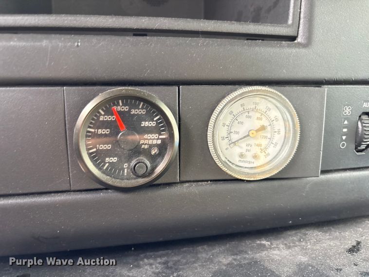 image for item EV2992 2016 Chevrolet Express shuttle bus