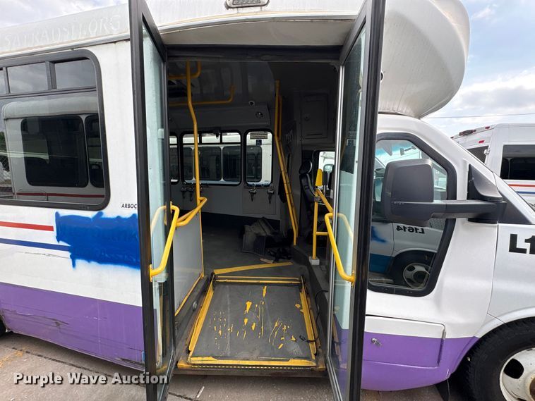 image for item EV2992 2016 Chevrolet Express shuttle bus