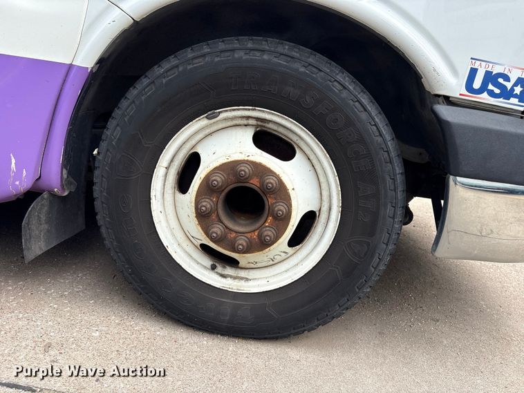 image for item EV2992 2016 Chevrolet Express shuttle bus