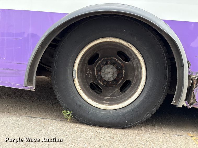 image for item EV2992 2016 Chevrolet Express shuttle bus