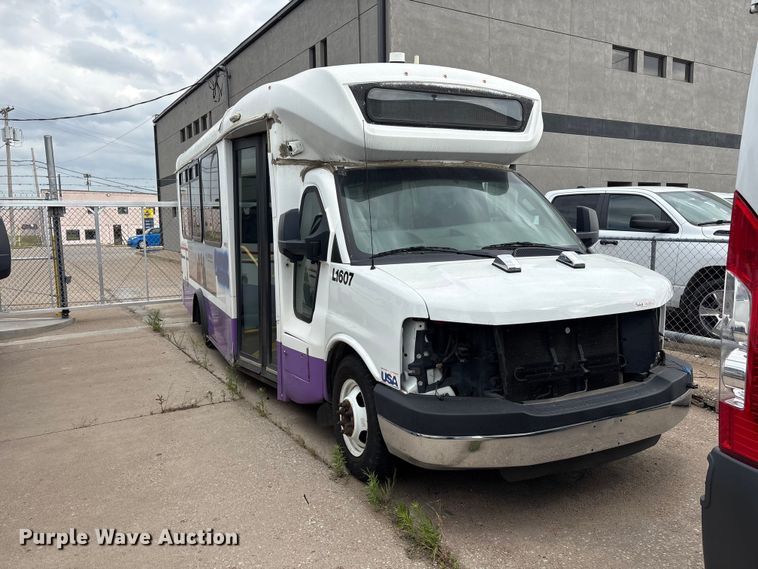 image for item EV2993 2016 Chevrolet Express shuttle bus