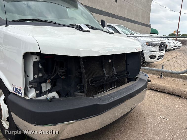image for item EV2993 2016 Chevrolet Express shuttle bus
