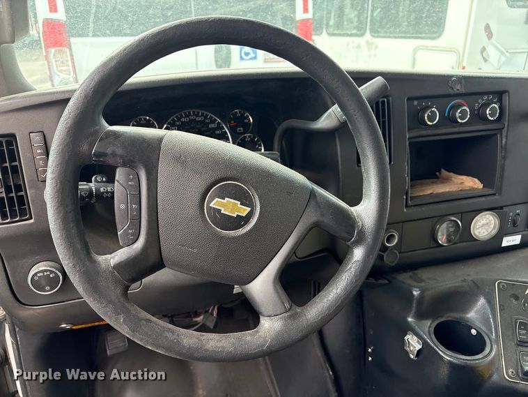 image for item EV2993 2016 Chevrolet Express shuttle bus