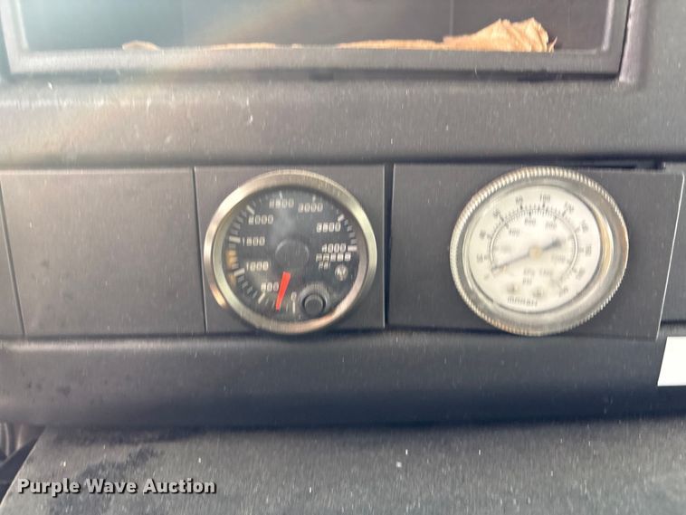 image for item EV2993 2016 Chevrolet Express shuttle bus