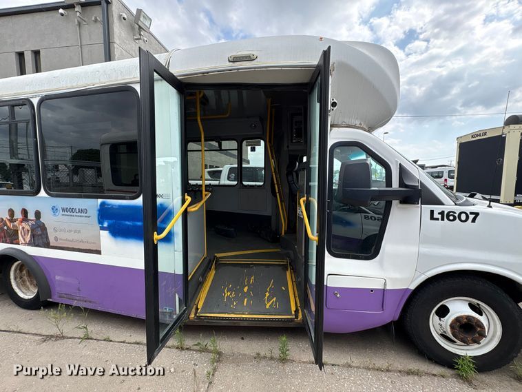 image for item EV2993 2016 Chevrolet Express shuttle bus