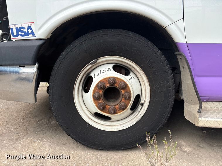 image for item EV2993 2016 Chevrolet Express shuttle bus
