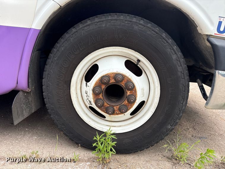 image for item EV2993 2016 Chevrolet Express shuttle bus