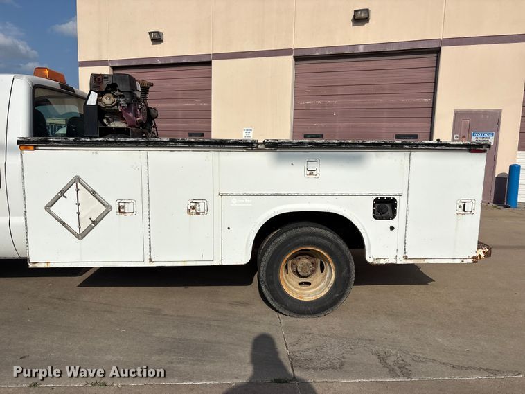 image for item EV2994 1999 Ford F350 Super Duty utility bed pickup truck
