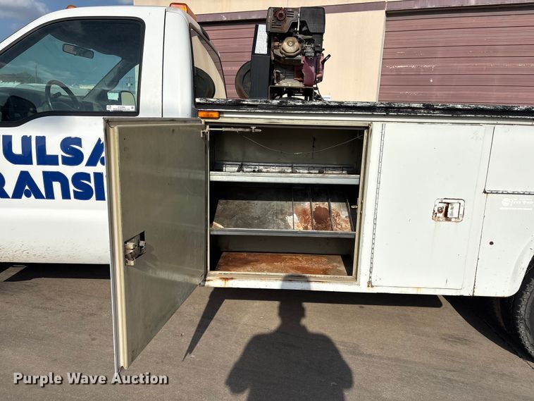 image for item EV2994 1999 Ford F350 Super Duty utility bed pickup truck