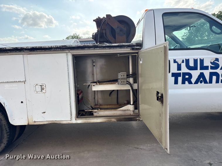 image for item EV2994 1999 Ford F350 Super Duty utility bed pickup truck