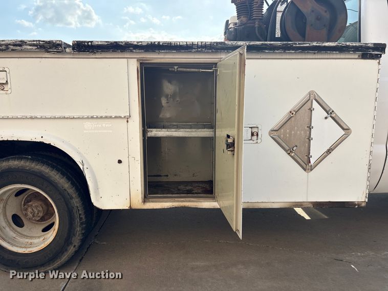 image for item EV2994 1999 Ford F350 Super Duty utility bed pickup truck